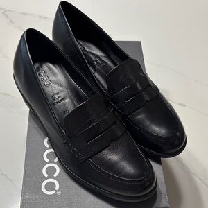 Ecco Elegant Black Leather Slip-Ons